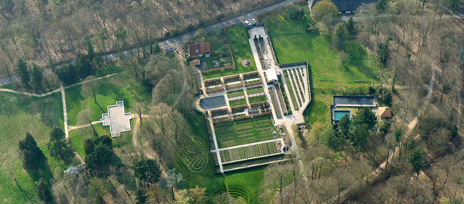 Tuin-de-lage-Oorsprong-Drone